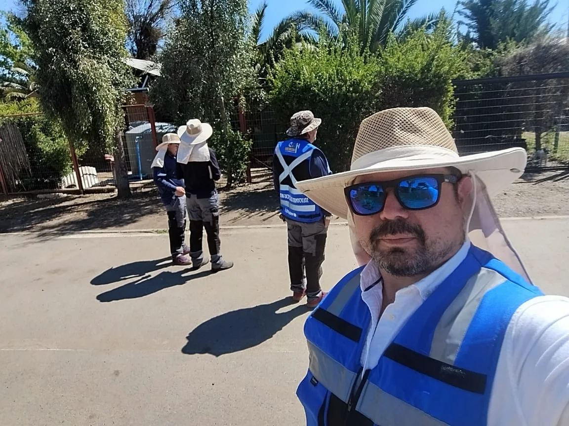 Equipo de SLF en terreno en Tiltil, con equipo de protección personal